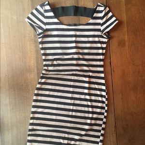 •monteau• elastic strap/scoop back dress